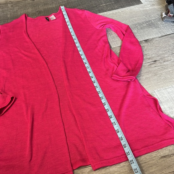 Like New Women’s long cardigan, pink, size Small very stretchy - Picture 6 of 7